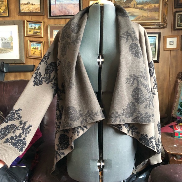 Renaur Sweater Wrap - Picture 1 of 7